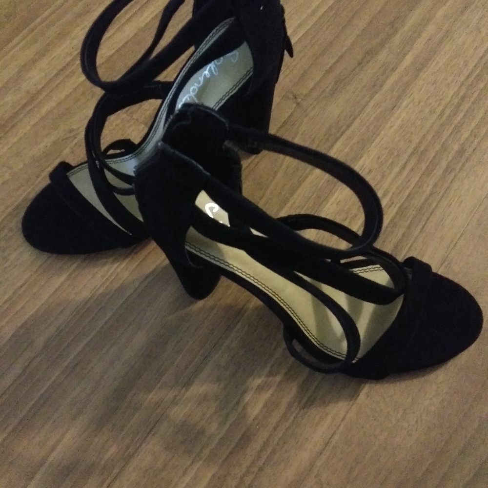 Shoes - Picture 2 of 5